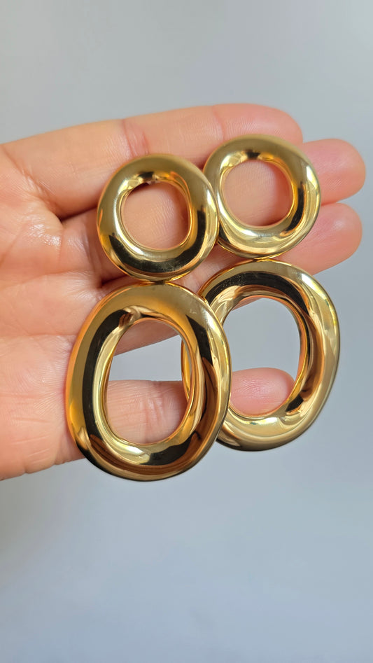 Gold Oval Link Earrings – Minimalist Modern Statement Hoops | Lusí