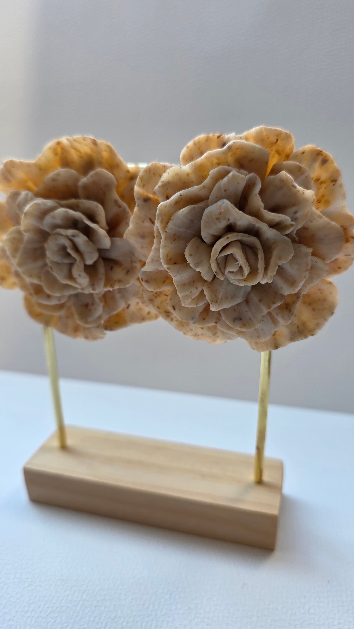 Handmade Floral Petal Earrings – Hypoallergenic 18K Gold‑Plated Stainless Steel (Beige Speckled)