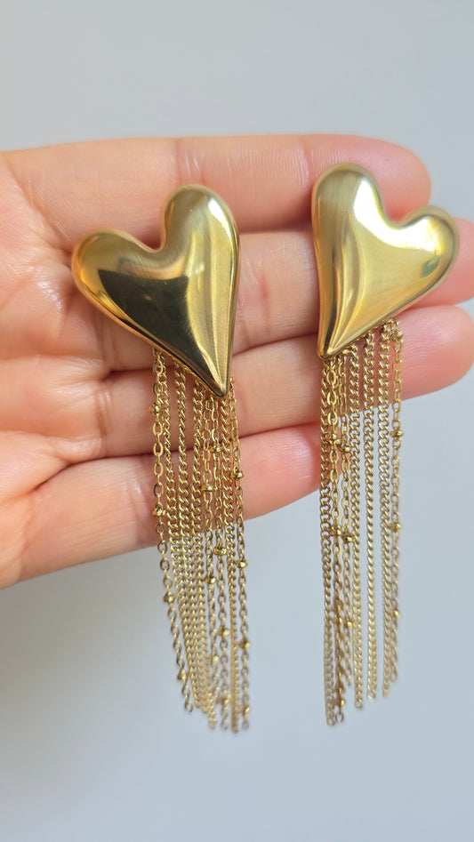 Gold Heart Chain Earrings – Elegant Statement Dangles | Lusí